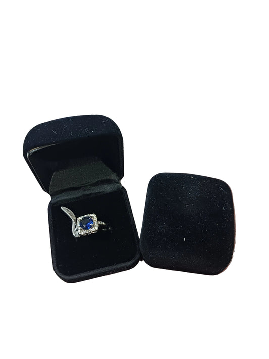 Fancy Ring Black Velvet Box